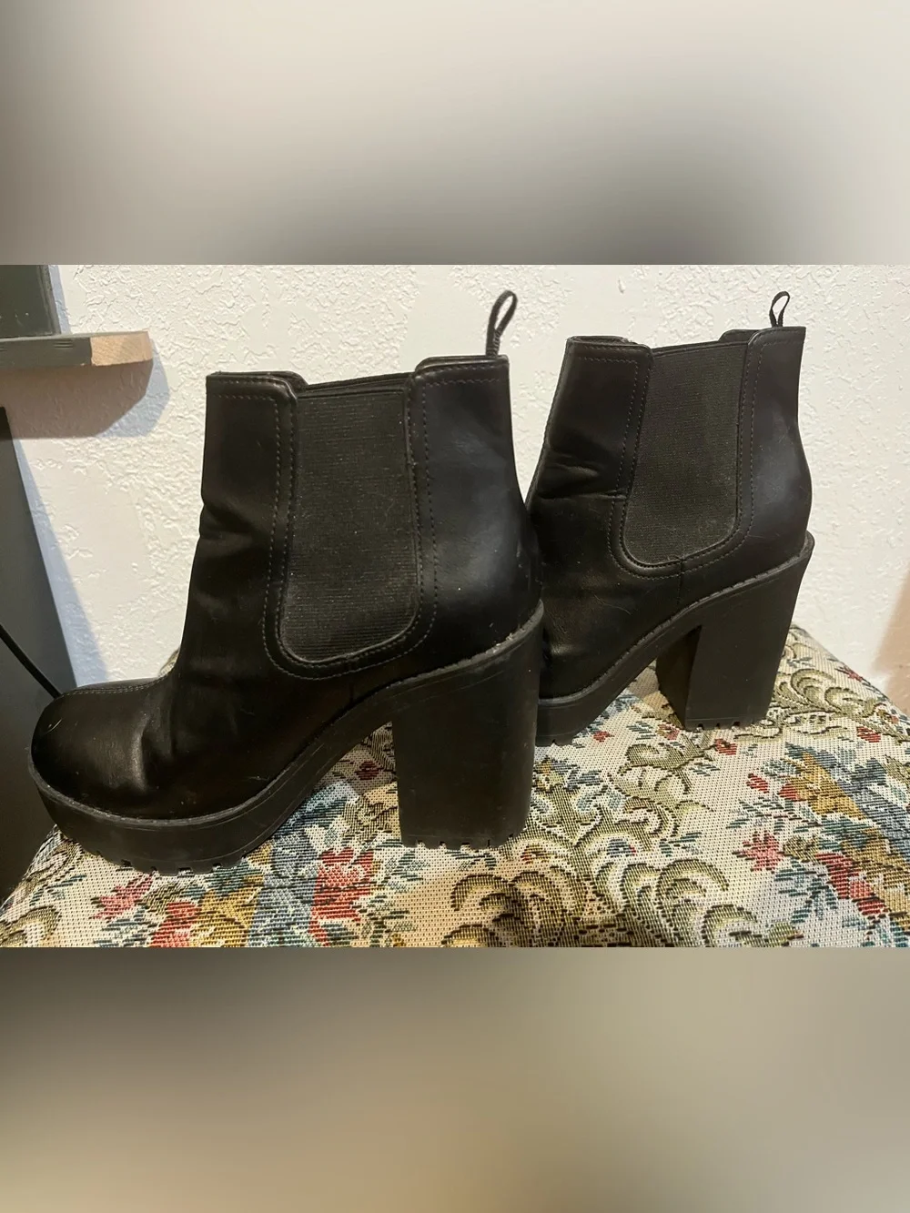 Women's Black Chunky Heel Chelsea Boot
